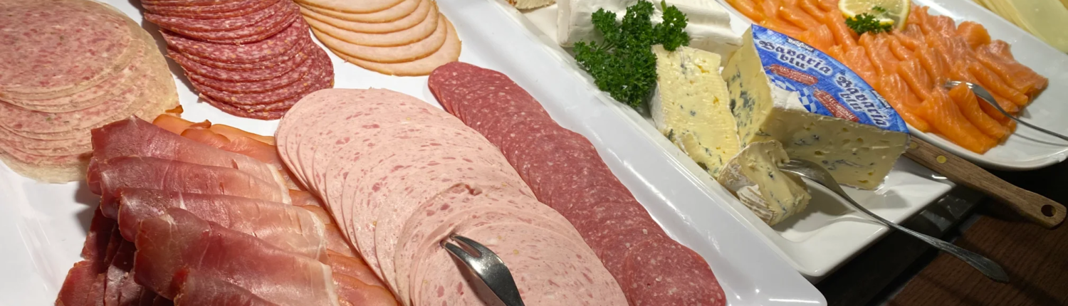 Frühstück mit Aufschnitt